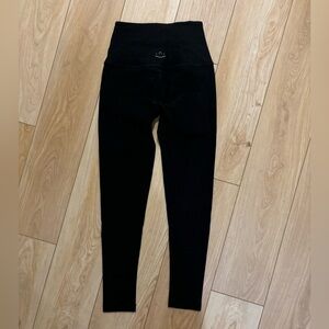 Beyond Yoga Space dye caught in the midi charcoal/black heather extra small
